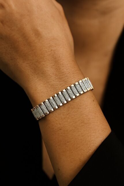 VANADIUM Refined Radiance: 925 Silver Bracelet with Sparkling Precision